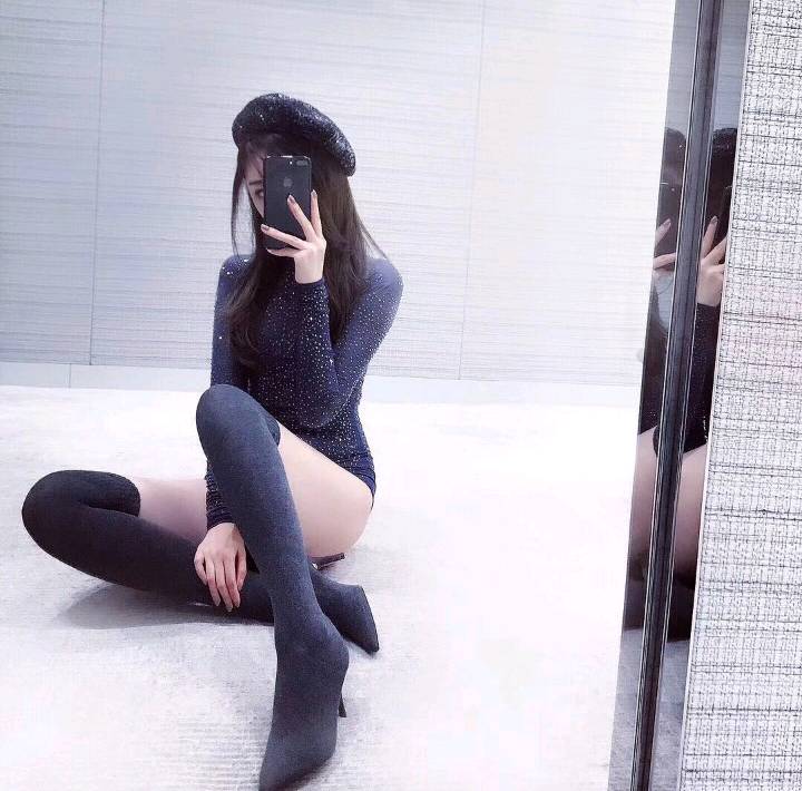 分享极品SaoB模特 火辣身材 大长腿